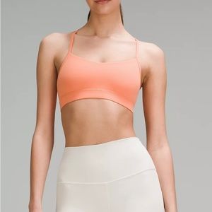 TWO Flow Y Bras Nulu
Light Support, A–C Cups size 6